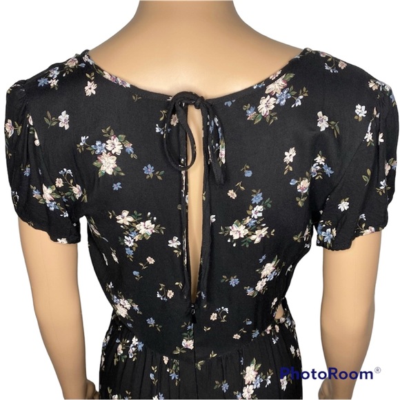 American Eagle Black Floral Cut Out V-Neck Short Sleeve Mini Sundress Dress - Picture 6 of 9